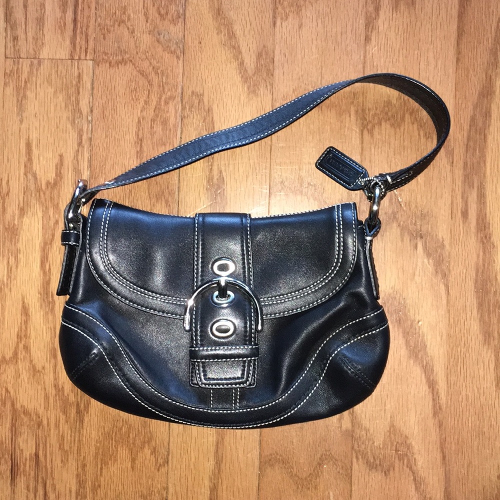 Coach Purse. Matching Wallet is already on here.